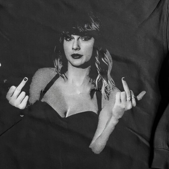Taylor Swift Middle Finger Crewneck Sweatshirt - Picture 2 of 2